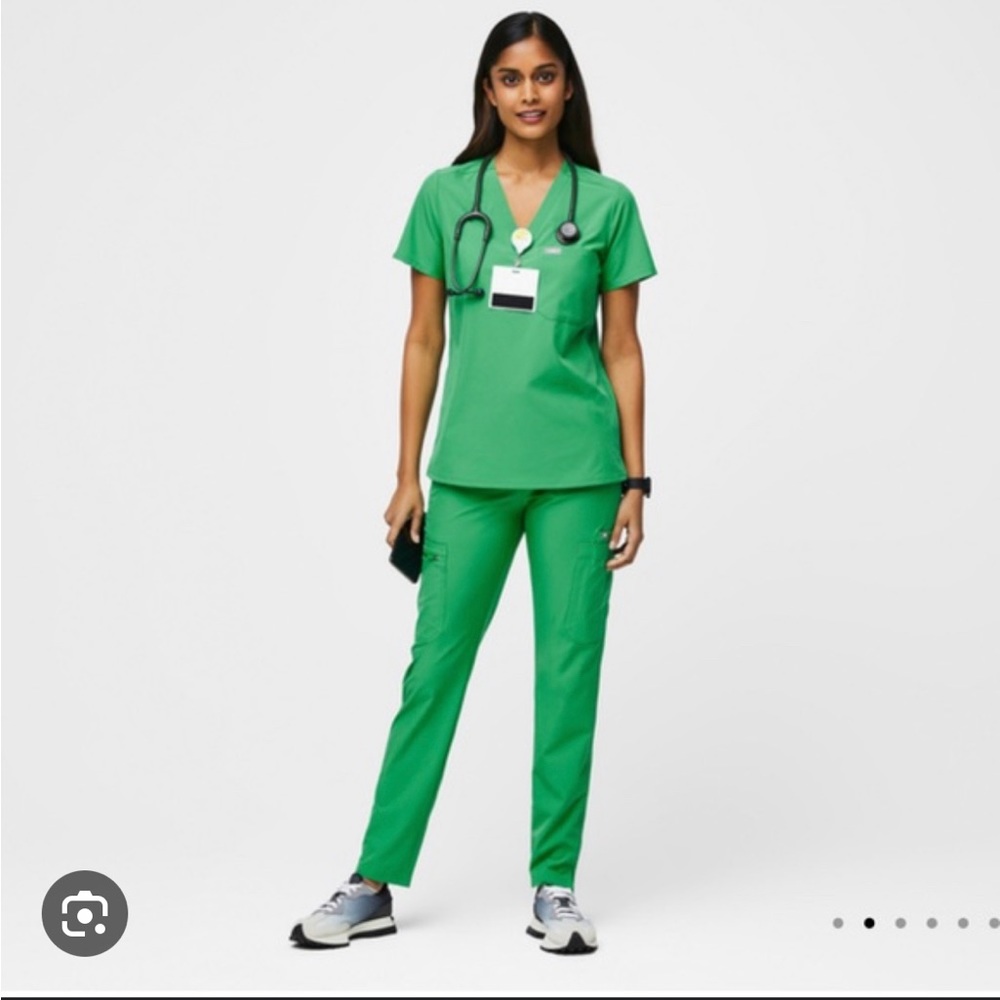 FIGS SAFETY GREEN SCRUB SET